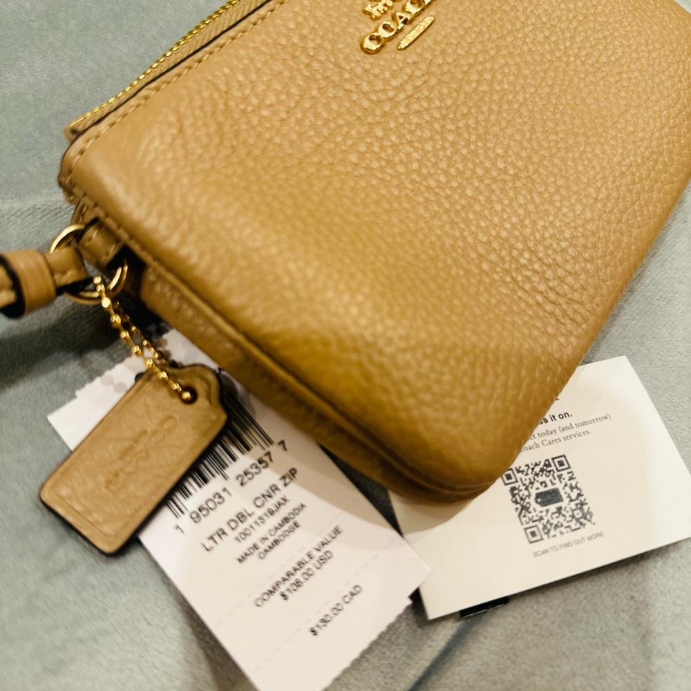 Coach Wristlet - Picture 2 of 7